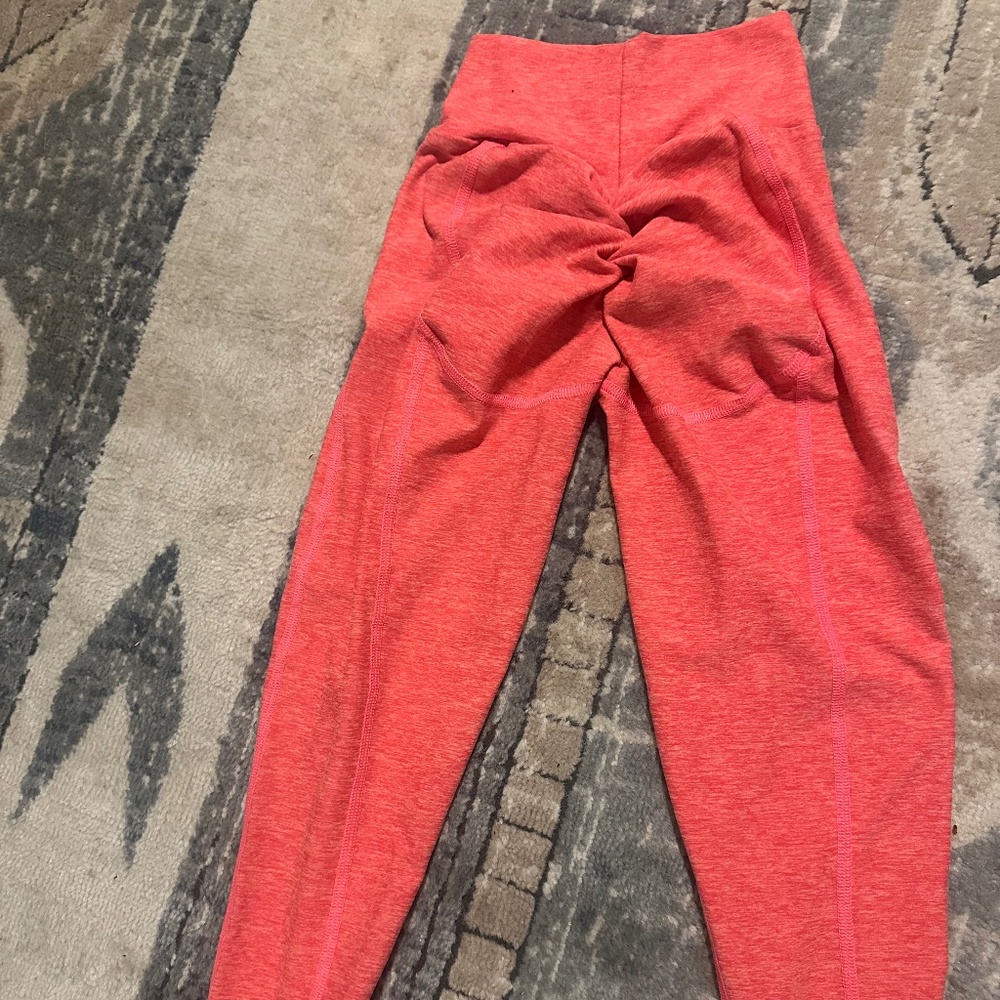 Bombshell Sportswear Uplift Scrunch Leggings XS Coral